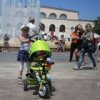 La gente del pueblo trat'o con auricular durante una reuni'on con Neptuno