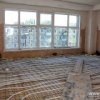 In einem neu errichteten Geb"aude eines Kindergartens f"ur russische Arbeiter machen Fassade