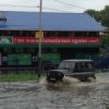 Obyvatel'e zaplaven'ych ulic'ich Chabarovsku pomoci evakuovat Homes