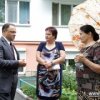 Together with the head of the inhabitants of the city inspected the facades and roofs,