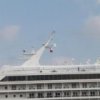 Crucero "Asuka" amarrado en el puerto de Vladivostok