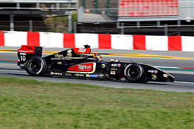 Марлон Стокингер остался еще на один сезон в ФR3.5 с командой Lotus