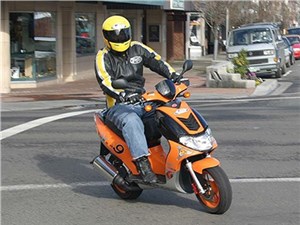 Водители скутеров, мопедов и квадроциклов могут не сдавать экзамены на права категории «М» - автоновости