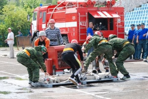 Во Владивостоке прошли соревнования пожарных