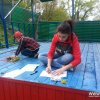 Школьники Владивостока навели порядок на детской площадке на Чапаева, 24