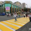 На пешеходных переходах во Владивостоке появилась жёлто-белая разметка