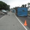 В Приморье сорвавшийся с грузовика контейнер протаранил иномарку: пострадали четыре человека