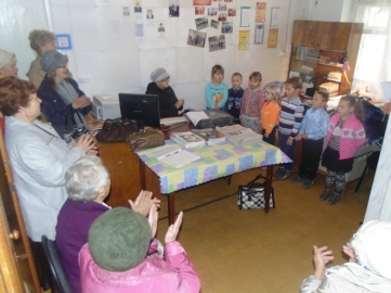 В Приморье сотрудники ГИБДД и воспитанники детского сада провели акцию «День белой трости»