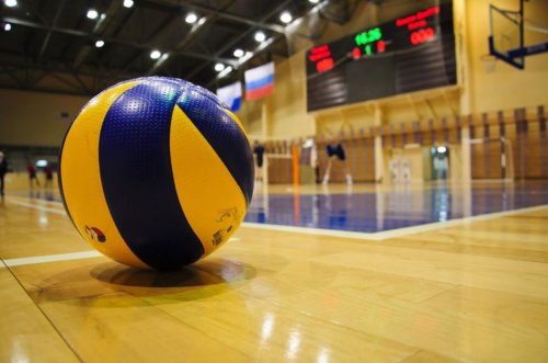 Команды школьников Хорольского района соревнуются в волейболе