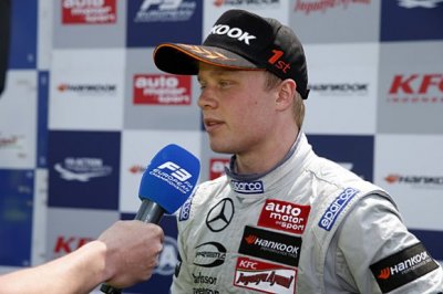 Феликс Розенквист выигрывает насыщенную вторую гонку этапа Формулы 3 в Монце
