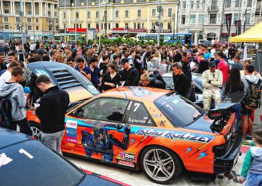 Фестиваль автомотоспорта на Центральной площади Владивостока стал ярким событием