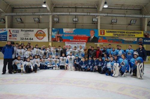 Юные хоккеисты показали свое мастерство на зрелищном турнире в Уссурийске