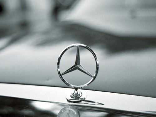 Mercedes-Benz      - 