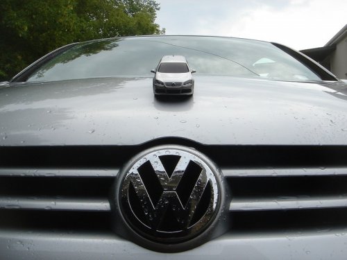   Volkswagen AG   6    - 