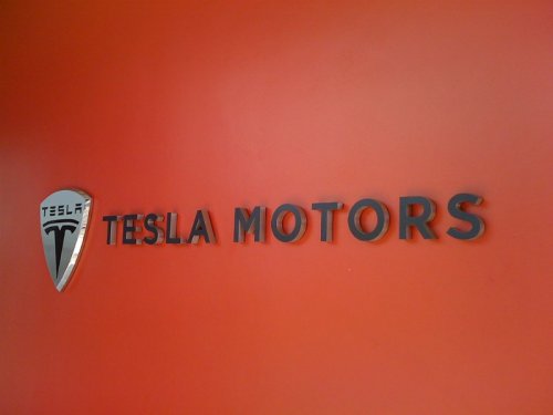 Tesla Motors в прошлом году потеряла треть российских продаж - автоновости