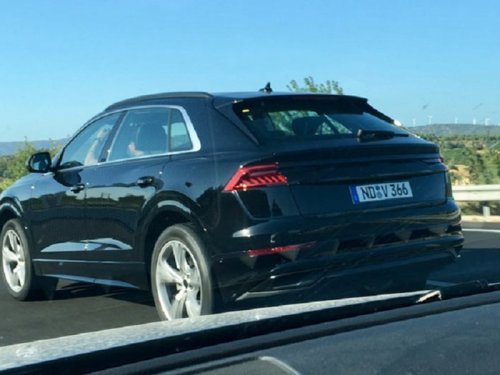  Audi Q8     - 
