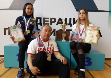 Юные спортсменки из Дальнегорска вновь отличились на всероссийском турнире по пауэрлифтингу