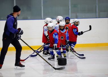 В спортивном клубе «Полюс» объявляется набор детей в Академию хоккея Вячеслава Фетисова и Академию футбола «Динамо»